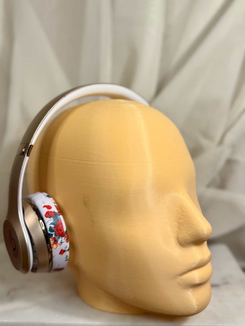 Beats by Dre Solo 3 Over-Ear Headphones in Gold with White Floral Cushions